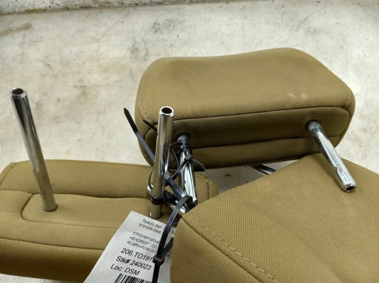 2014-20202 TOYOTA TUNDRA REAR HEADREST SET IN TAN CLOTH