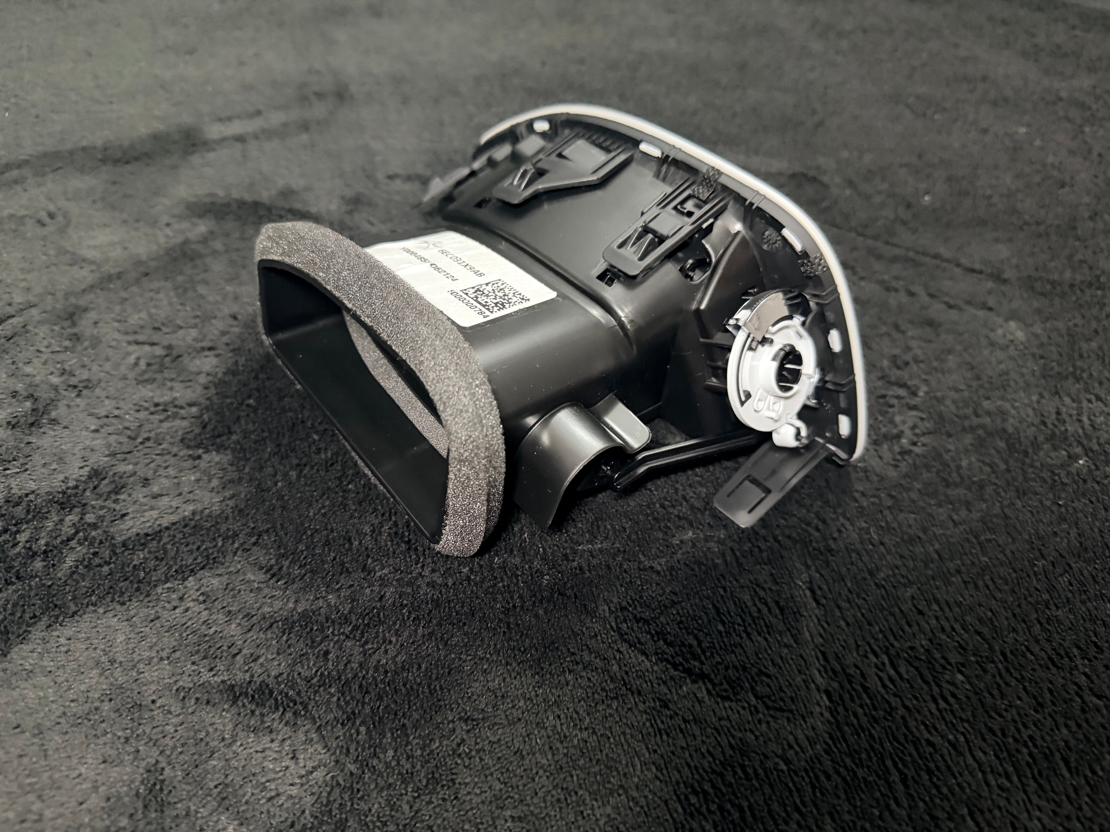 2017-2025 Chrysler Pacifica Left AC Vent