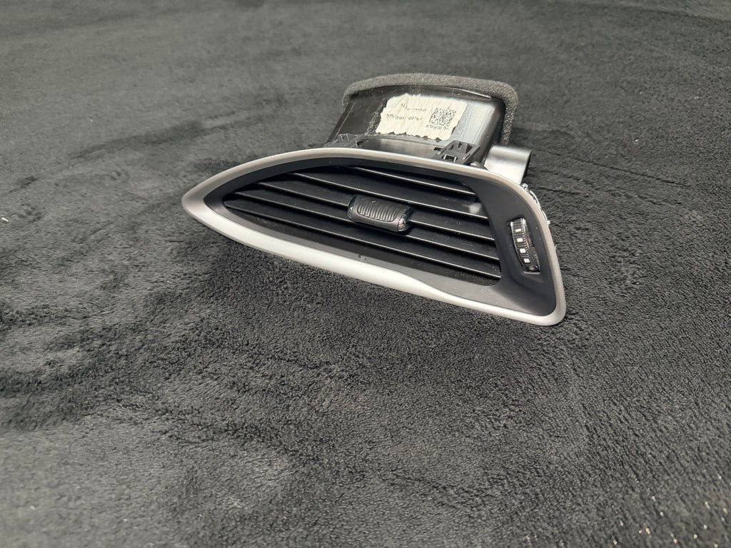2017-2025 Chrysler Pacfica Right AC Vent