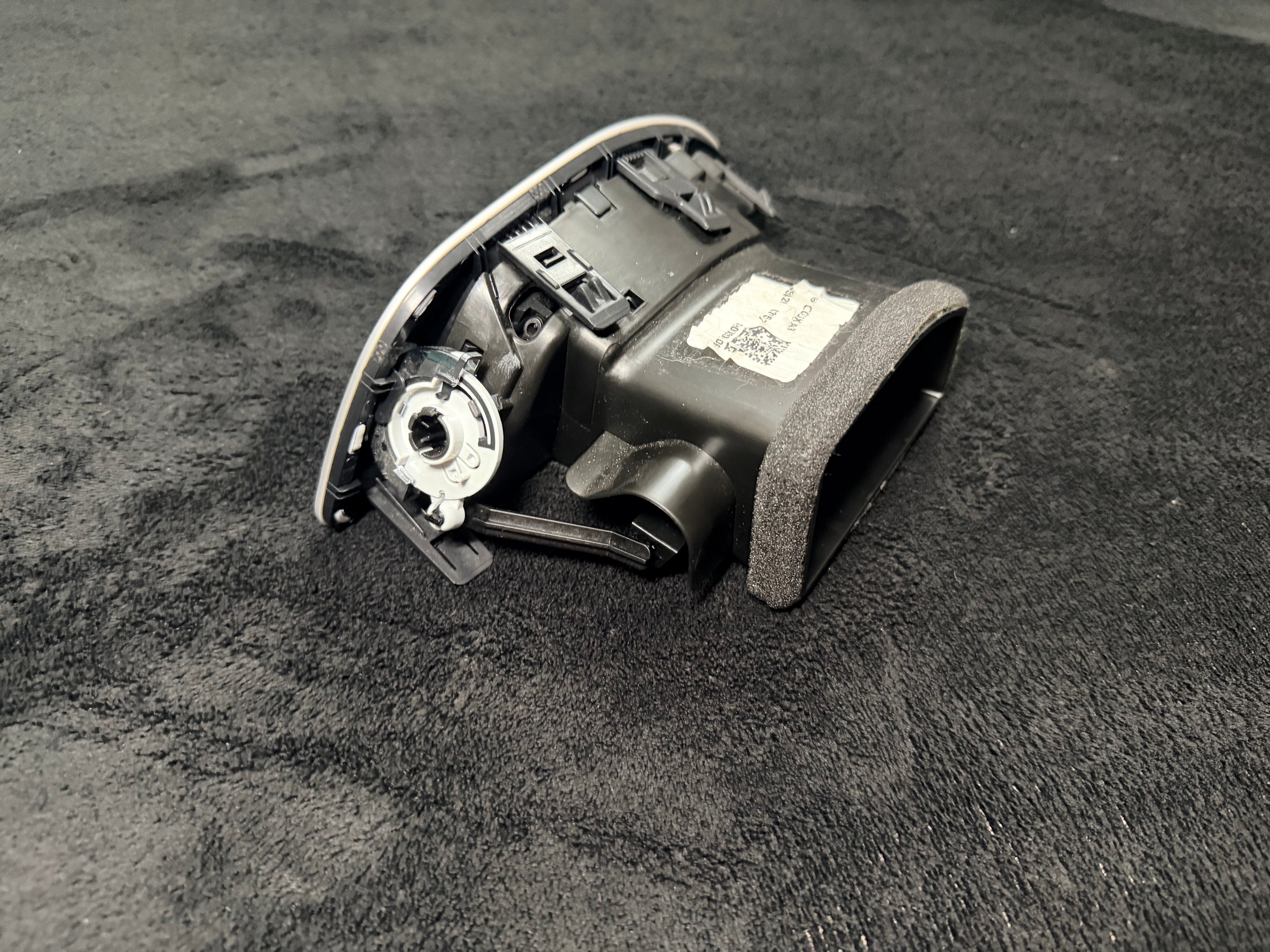 2017-2025 Chrysler Pacfica Right AC Vent