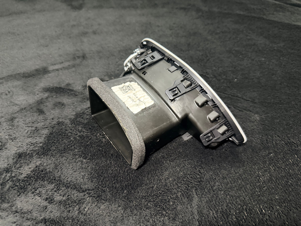 2017-2025 Chrysler Pacfica Right AC Vent