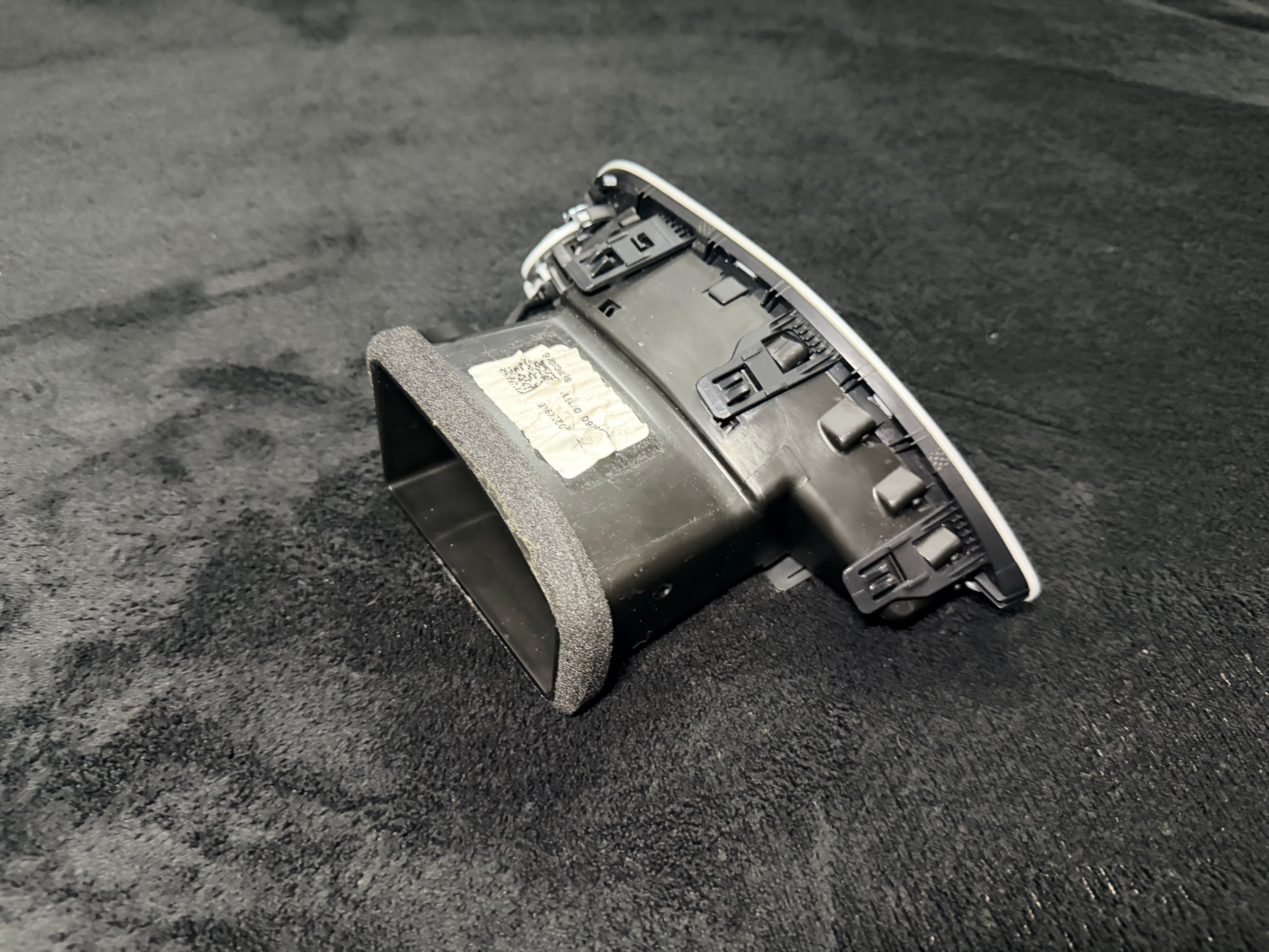 2017-2025 Chrysler Pacfica Right AC Vent